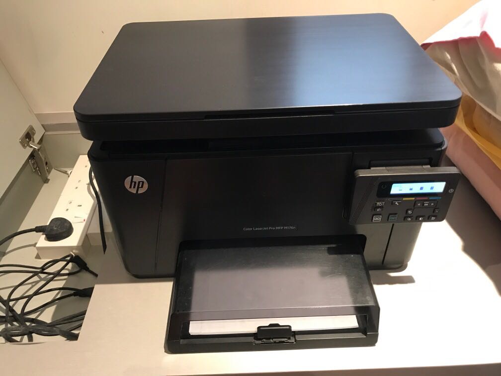 Máy in HP Laser màu Đa chức năng MFP M176n (in mạng A4, scan, photo) Khổ giấy in:  Khổ giấy A4, A5, A6, B5 Tốc độ in:    In trắng đen 16 trang / phút, In trắng màu 4 trang / phút Sử dụng hộp mực: Cartridge HP M130A CF350A/ CF351A / CF352A / CF353A (đen: 1300 trang, màu: 1000 trang) Chi tiết xin liên Hệ : 0522849999 Văn phòng GD: Số 38D, Đường Dương Khuê, Phường Mai Dịch, Quận Cầu Giấy, TP Hà Nội‎ Máy in HP Laser màu Đa chức năng MFP M176n (in mạng A4, scan, photo)  Loại máy in:  Máy in HP Laser màu Đa chức năng MFP M176n (in mạng A4, scan, photo)  Khổ giấy in:  Khổ giấy A4, A5, A6, B5  Tốc độ in:    In trắng đen 16 trang / phút, In trắng màu 4 trang / phút  Tốc độ xử lý: 600 Mhz  Bộ nhớ ram:   128 MB  Độ phân giải: 600 x 600 dpi  Chuẩn kết nối: USB 2.0 Ethernet, Network  Chức năng đặc biệt: In mạng, Print, Copy, Scan,  Hiệu suất làm việc: 20.000 trang / tháng  Sử dụng hộp mực: Cartridge HP M130A CF350A/ CF351A / CF352A / CF353A (đen: 1300 trang, màu: 1000 trang)